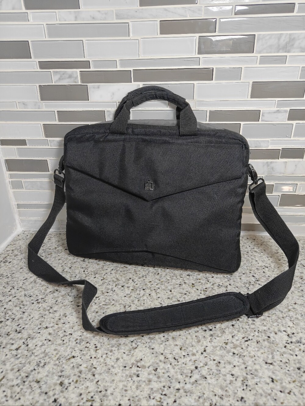 Dicota 13 in to 14 in laptop bag (black)